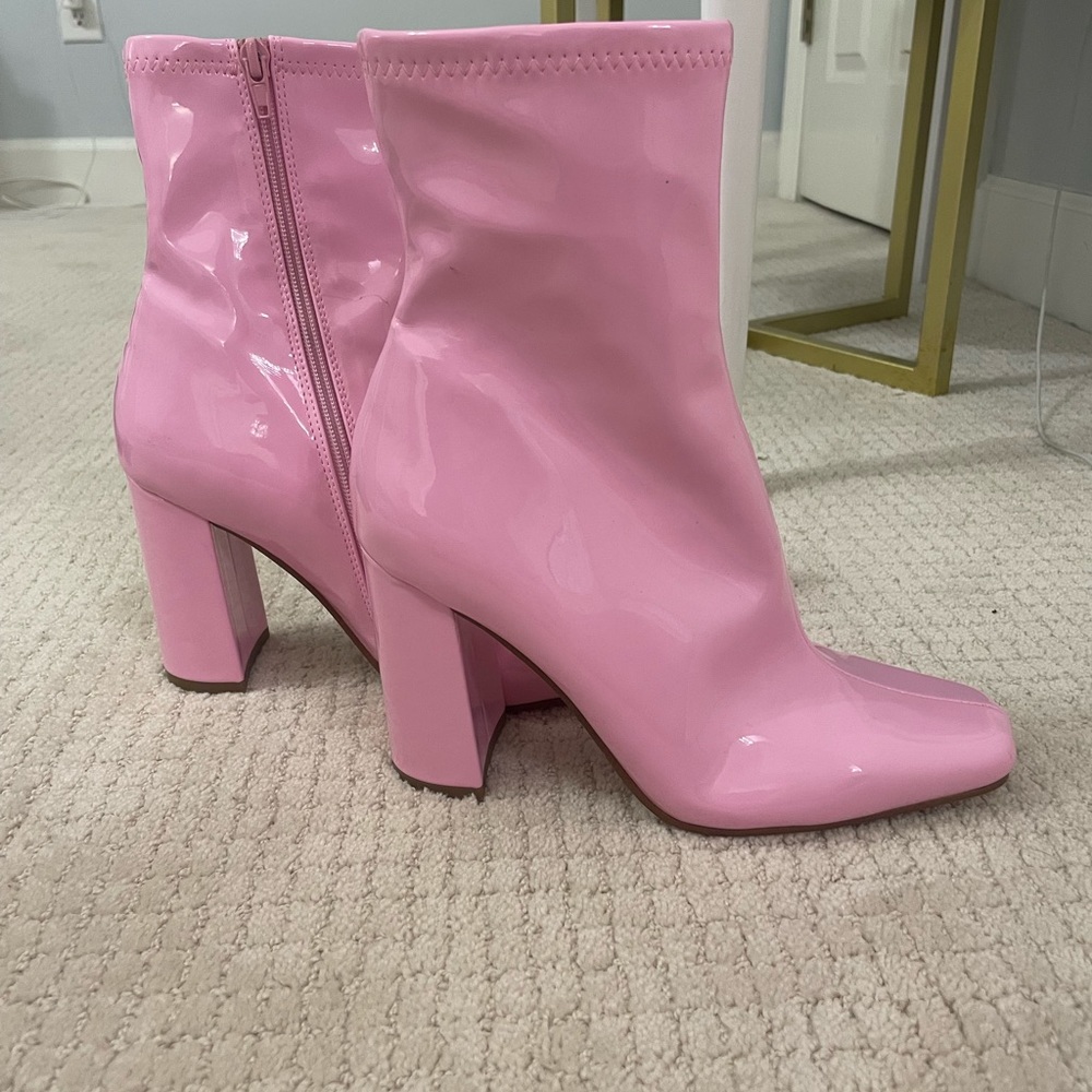 Steve Madden Leather pink booties